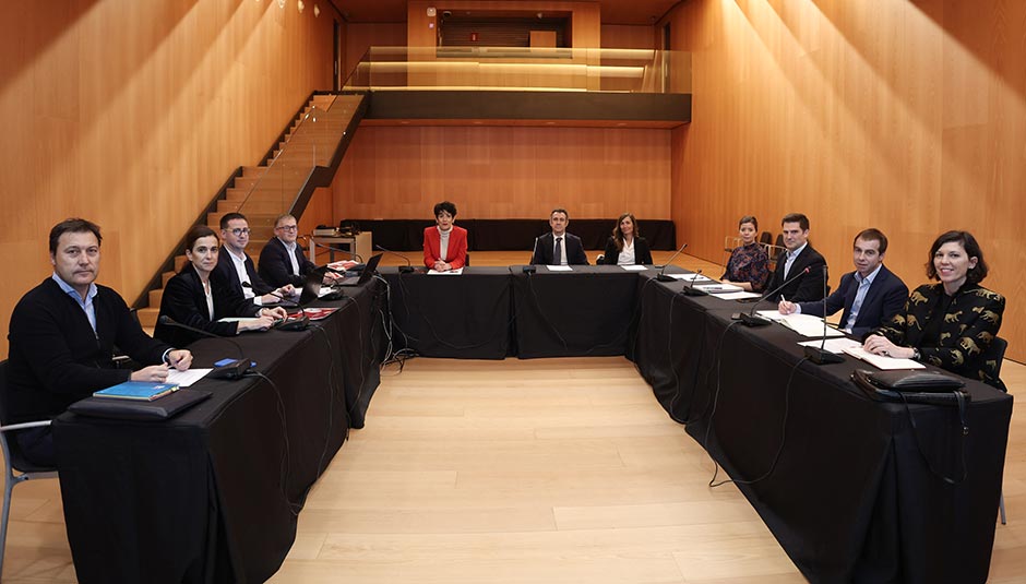 Foto de César Esparza, Ana Ursúa, Jorge Aleixandre, Francisco Fernández, Elma Saiz, Jon Angulo, Ascen Cruchaga, Cristina Otano, Iñaki Iraizoz, Ignacio Olabarr y Águeda Tortajada.